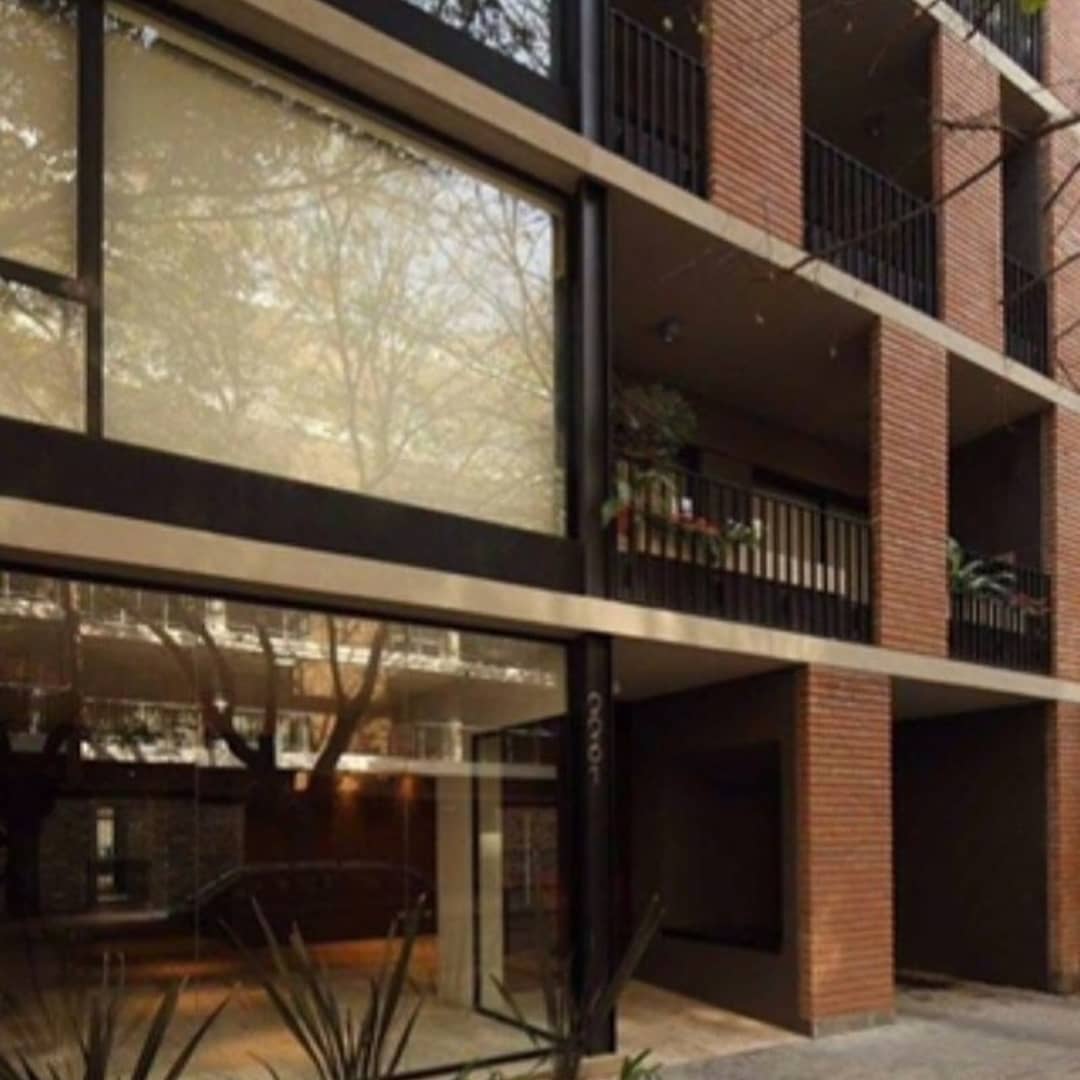 Edificio Vergara. Perfiles doble T. Refuerzo puerta. Portón de entrada